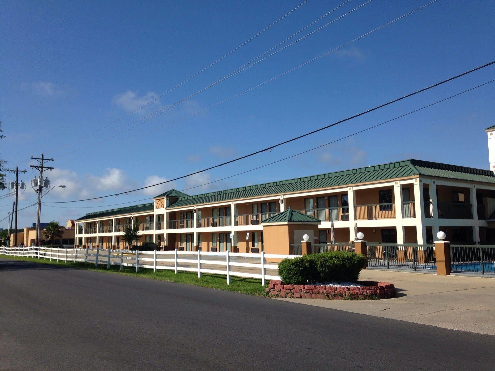 Econo Lodge Inn & Suites Ocean Springs - Biloxi Buitenkant foto