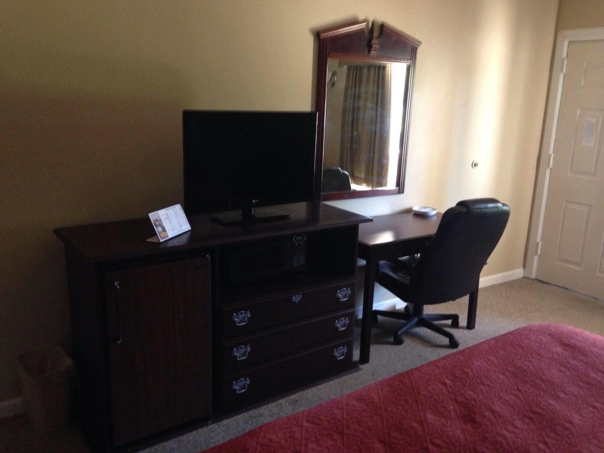 Econo Lodge Inn & Suites Ocean Springs - Biloxi Buitenkant foto